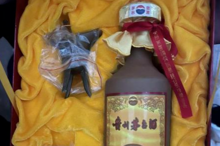 茅臺(tái)酒水/華光牌陶瓷拍賣(mài)
